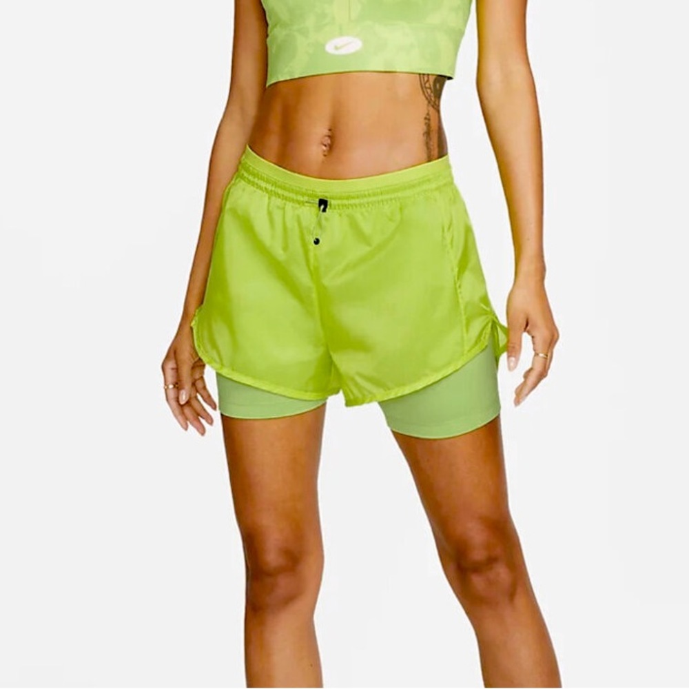 Nike Icon Clash Tempo Luxe Women’s Mid-Rise Running Shorts